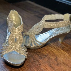 Delicacy silver heels